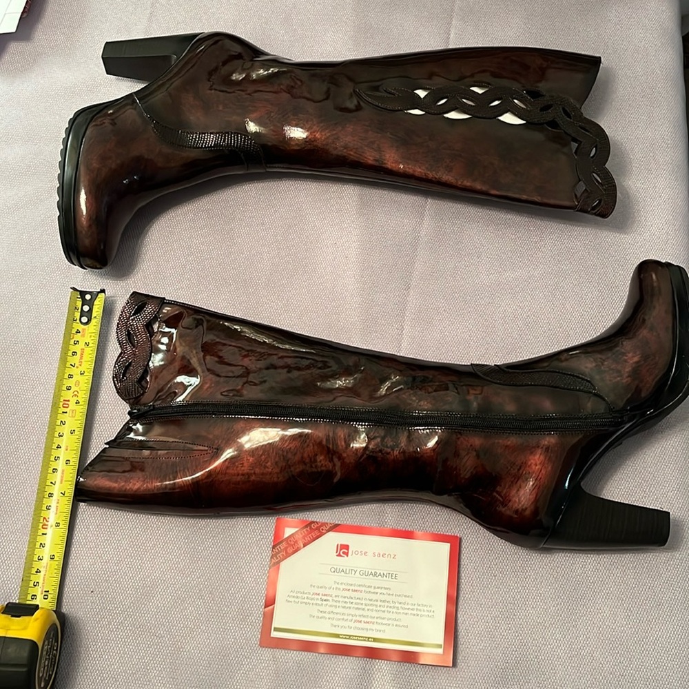 BNWT Jose Saenz Ladies boots size 41, fit like size 9. Burgundy metallic.